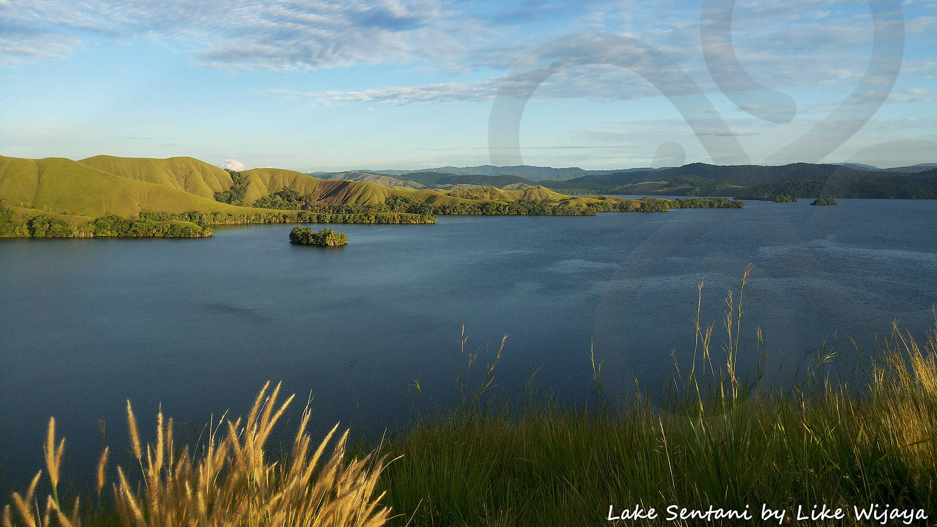 Panoramic view of Lake Sentani near the town of the same name in the northern lowlands. Copyright © Like Wijaya